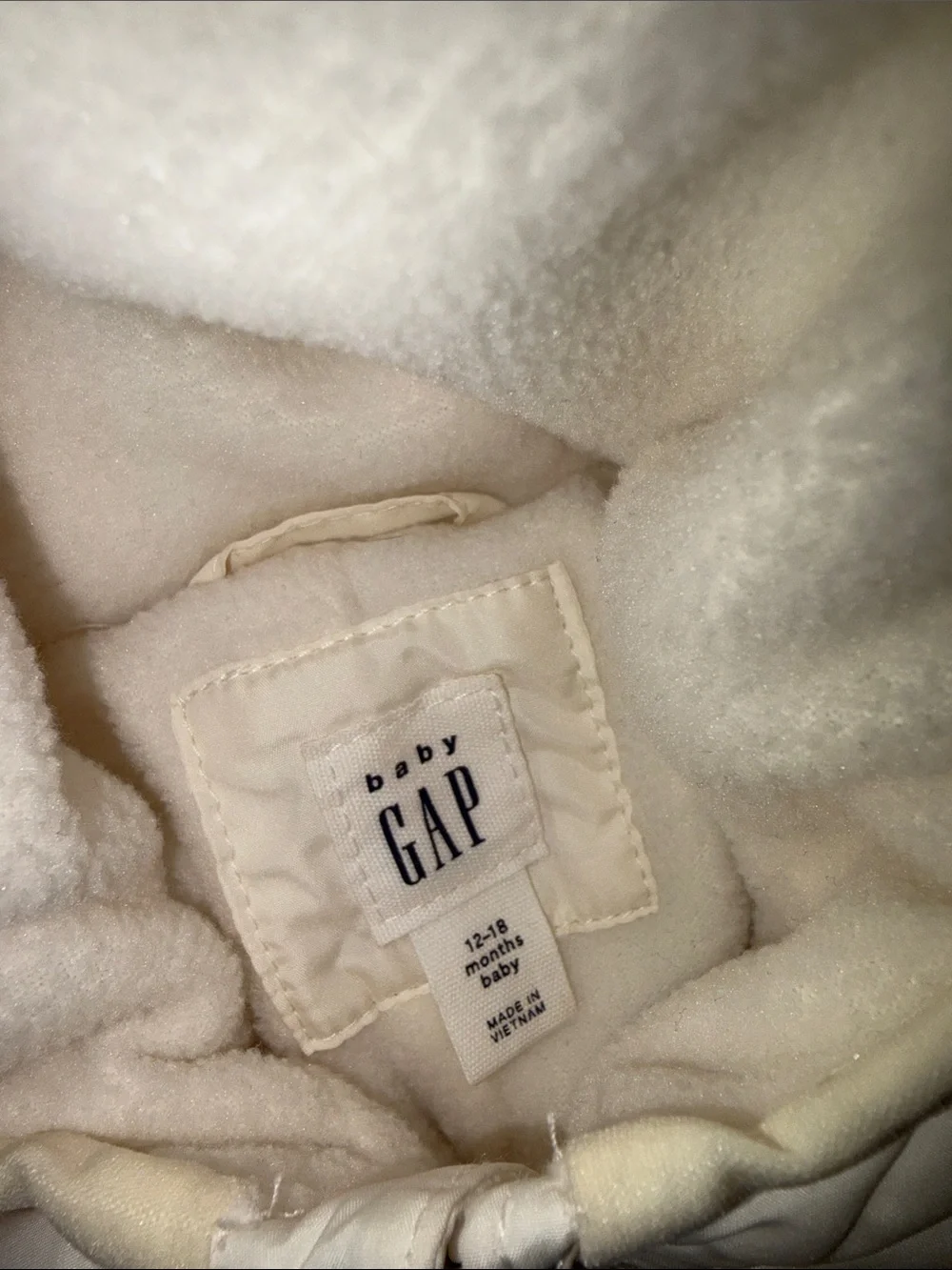 GAP cream puffer